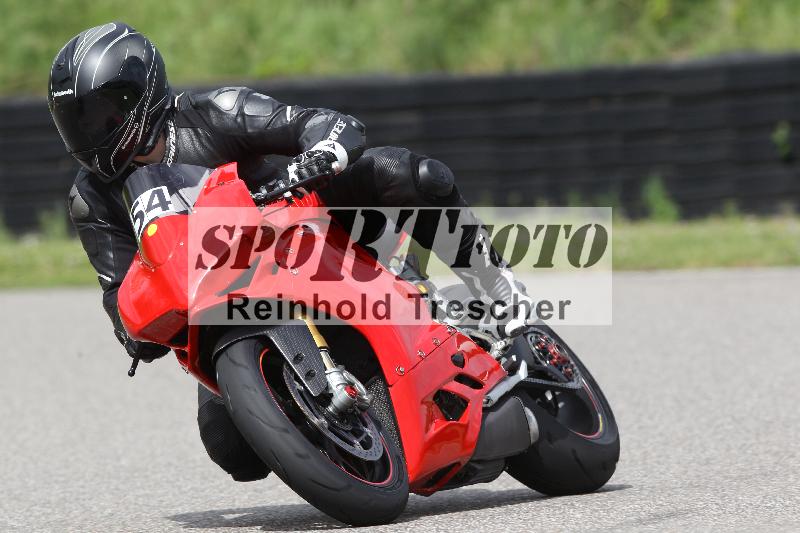 /Archiv-2025/10 23.04.2025 Cornu Master School ADR/rot-rouge/54